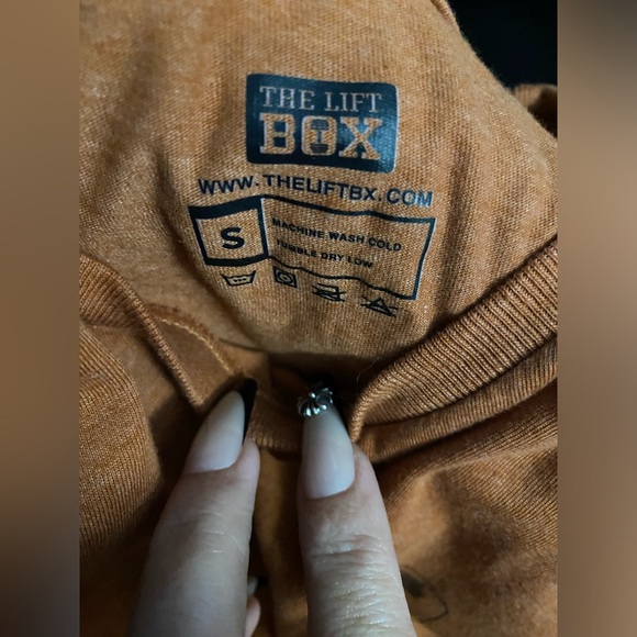 EUC The Lift Box burnt orange “Every day is an opportunity” t-shirt size small - Picture 7 of 7